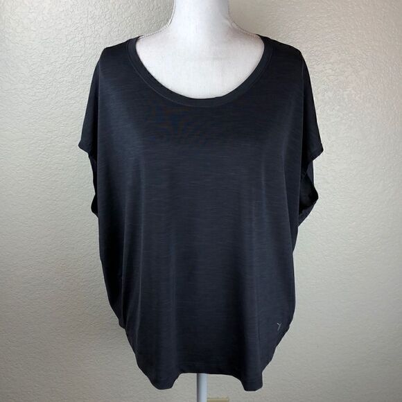 Old navy work out shirt  - Picture 1 of 6